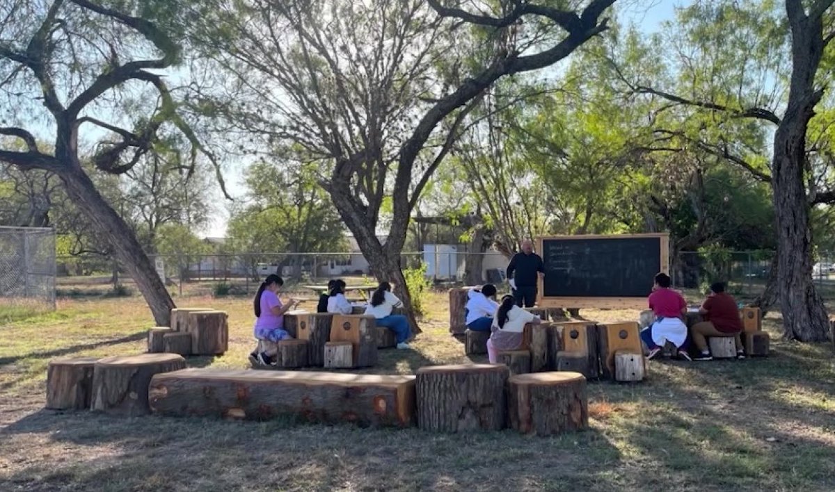 Special stop by @NISDLeonValley to highlight their beautiful renovations and outdoor classroom. #NLAbustour2024 @NISD @JessMontferrand @SandiBonnett