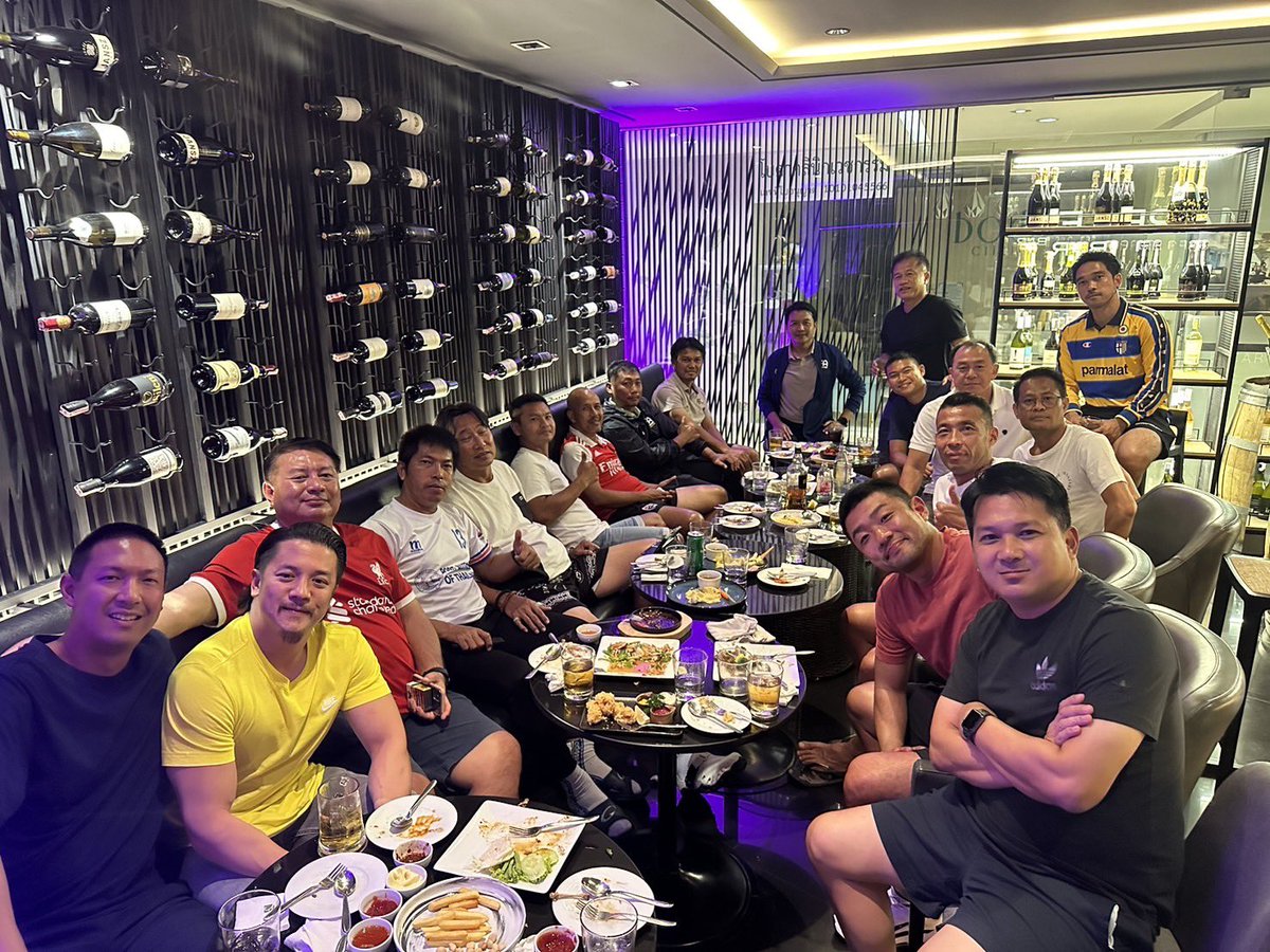 _x_wk's tweet photo. 📚🎓⚽️ 🏁 ขอให้ทุกคนโชค��ีและประสบความสำเร็จครับ ❤️✌🏻🙌🏻 | AFC Pro License รุ่นที่ 3 ของ 🇹🇭 ประเทศไทย ✅
#FAThailand #Coacheducation #AFCProDiploma #afcprolicense #บอลไทย #ฟุตบอลไทย https://t.co/lcdZPfxkOF