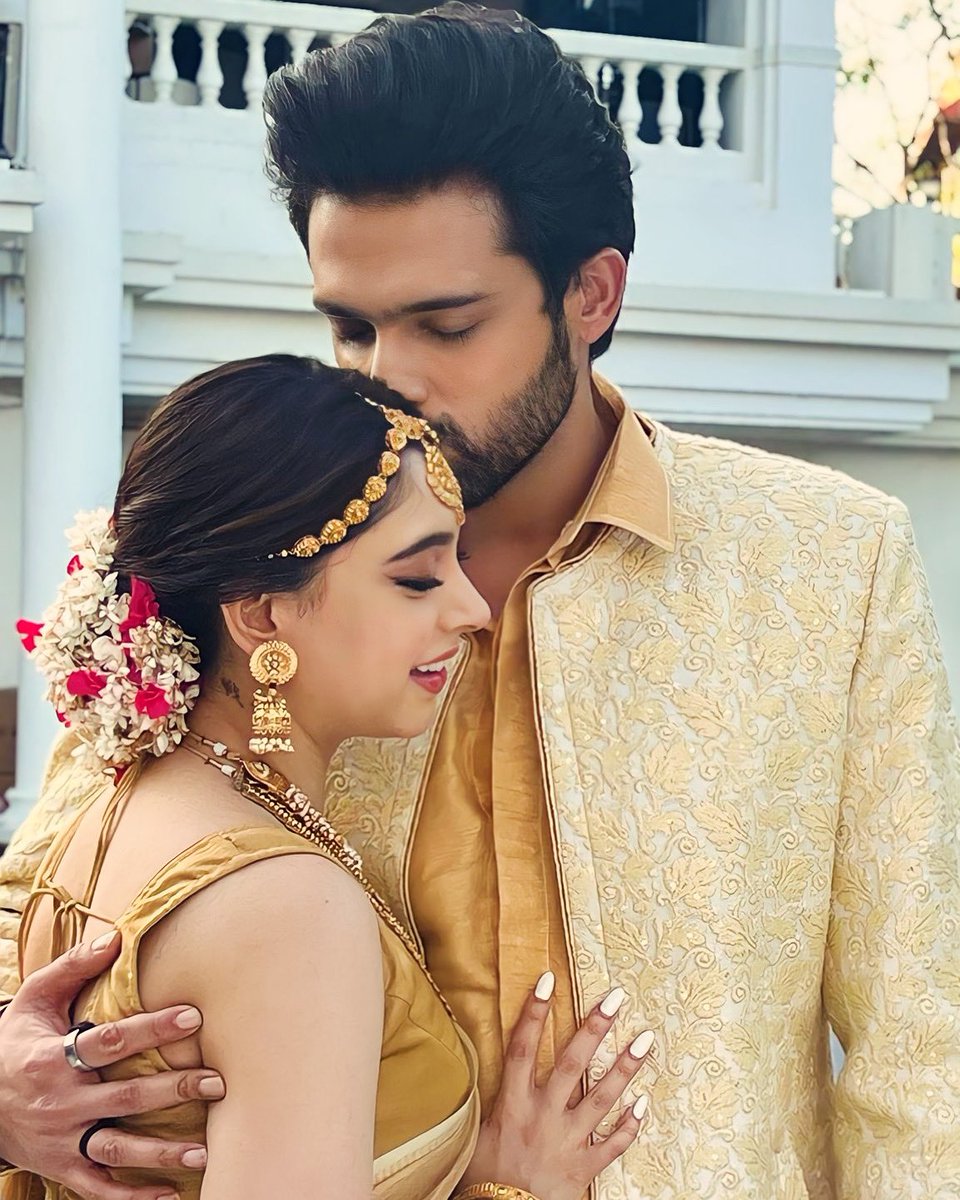 aiishaa_27's tweet image. such a serene click 😌🥺💛

#NitiTaylor #NandiniMurthy #MaNan #MaNanHacked