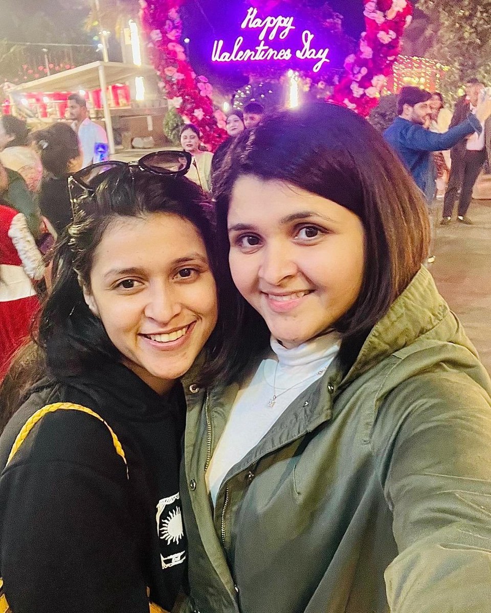 #Sisters @memannara and #MitaliHanda hang out in #Delhi 😍

#MannaraChopra #Mannara #BiggBoss #Bb17 #Saanware #BiggBoss17Finale #Abhinara #Dilli #SisterGoals #GalentinesDay