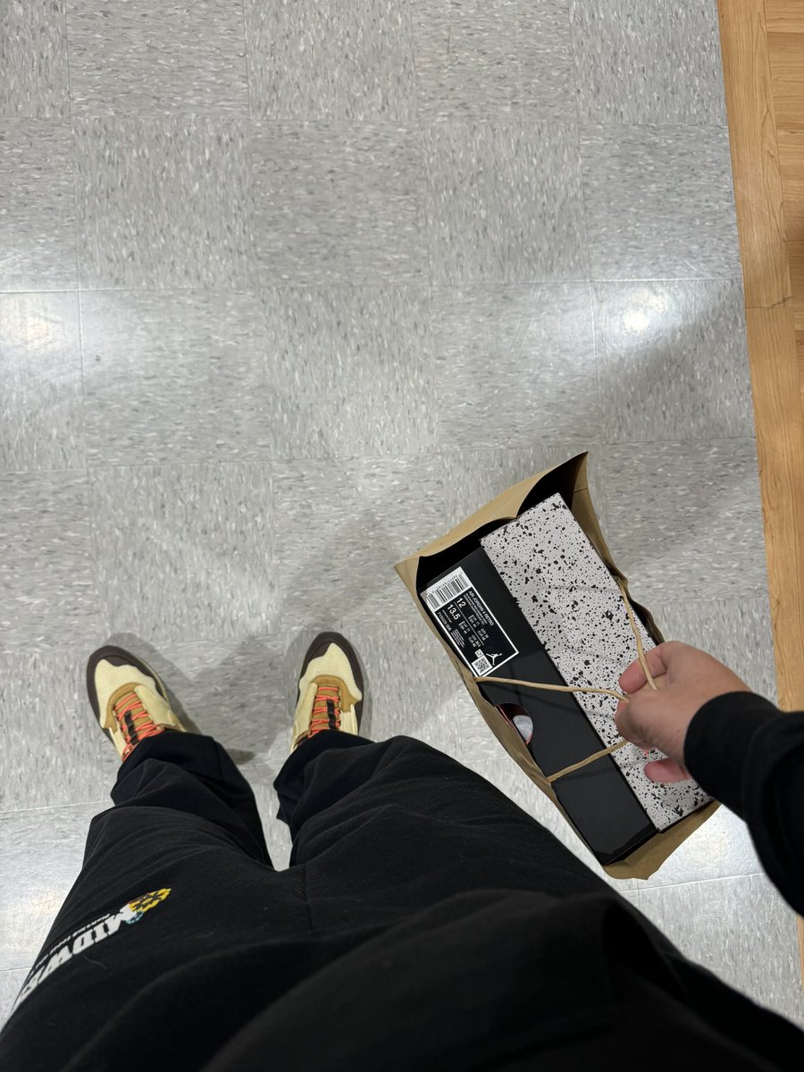 lil_Evan_'s tweet photo. @SOLELINKS Team DSG reservation pick up https://t.co/aF2BJPAruU
