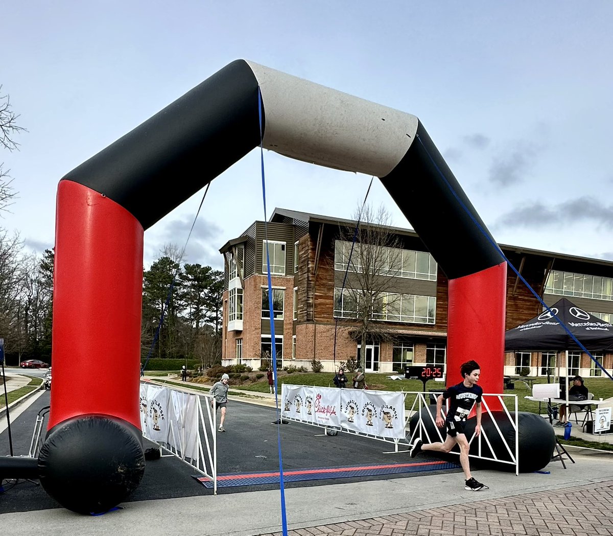 klundstromatmv's tweet photo. Cocoa Classic 2024 - major success! What started as an idea from 1 student resulted in 40+ volunteers, nearly 400 runners joining together to raise💰for many children who will get new running shoes #ideatoaction #servicelearning @TheMVSchool BTW fastest runner is a Mustang 💙🏃‍♂️💙 https://t.co/9z6FIRBgCo