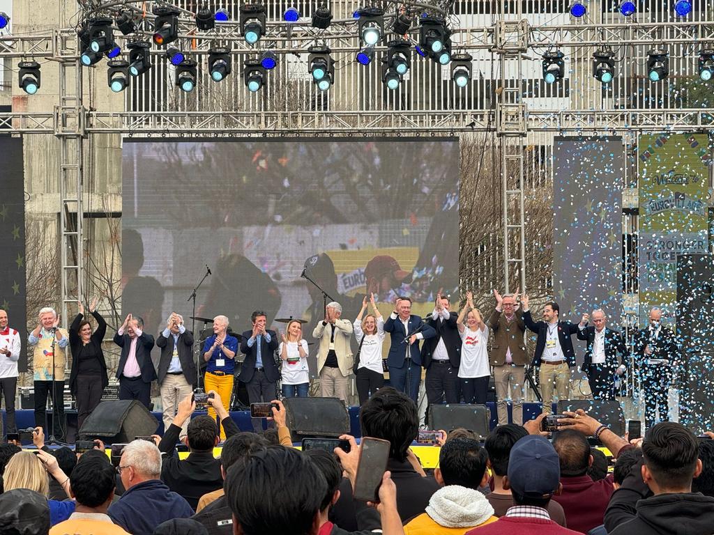 VOMGlobal's tweet photo. EuroVillage celebration EU-Pk Dosti– Stronger Together Forever

@EUPakistan @RKionka @FranceinPak @ItalyinPakistan @GermanyinPAK @AnnaEmmanuel23
@EuroVillagepk @CZinPK @UNinPak @Greeceinpak @BGPakistan
@NLinPakistan @Asian_Telegraph
#EurovillagePK

https://t.co/06f4CFoCWg https://t.co/unAEZITYhP