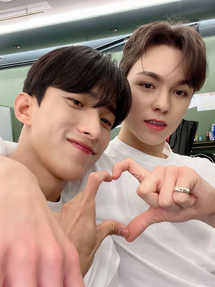 yinyang_x1001's tweet photo. 🎉 218 bros Bday Give away!!! 

1 winner of Nana Tour inspired shirt (DK ver - XL) and 218 gcash
1 winner of Nana Tour inspired shirt (Vernon - XL) and 218 gcash

Mechanics: like, rt and post a photo of our beloved birthday boys 🐶🐢

✨Ends: Feb 18, 11pm PST✨ https://t.co/a8uov4vtAQ