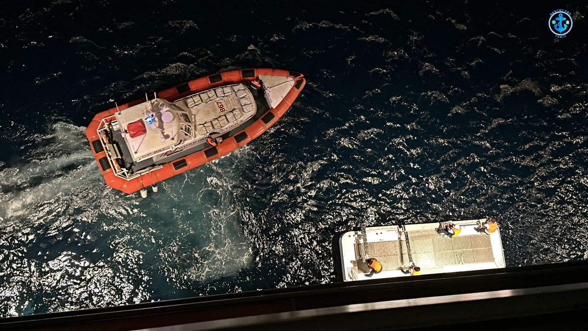 BarcosporCadiz's tweet photo. Emergencia medica y desembarco de un pasajero a bordo del crucero MSC WORLD EUROPA en la costa italiana de Livorno
#barcosporcadiz #msccruceros #mscworldeuropa #mscworldclass #cruceros #cruises #vessel #ship #barco #buque #maniobra #emergencia #emergency #guardiacostera https://t.co/FBhepmBaz6