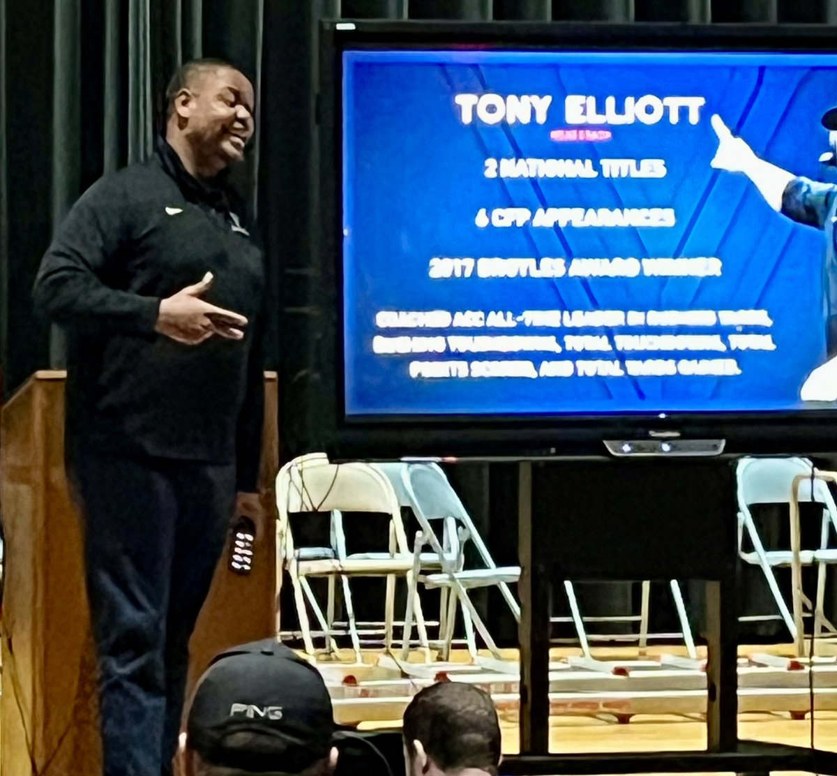 @coachdowning1 up early this morning talking ball in Roanoke at the Gridiron Football Coaching Clinic. @CoachBradLutz and his staff run a great clinic. It’s always nice running into so many good coaches!