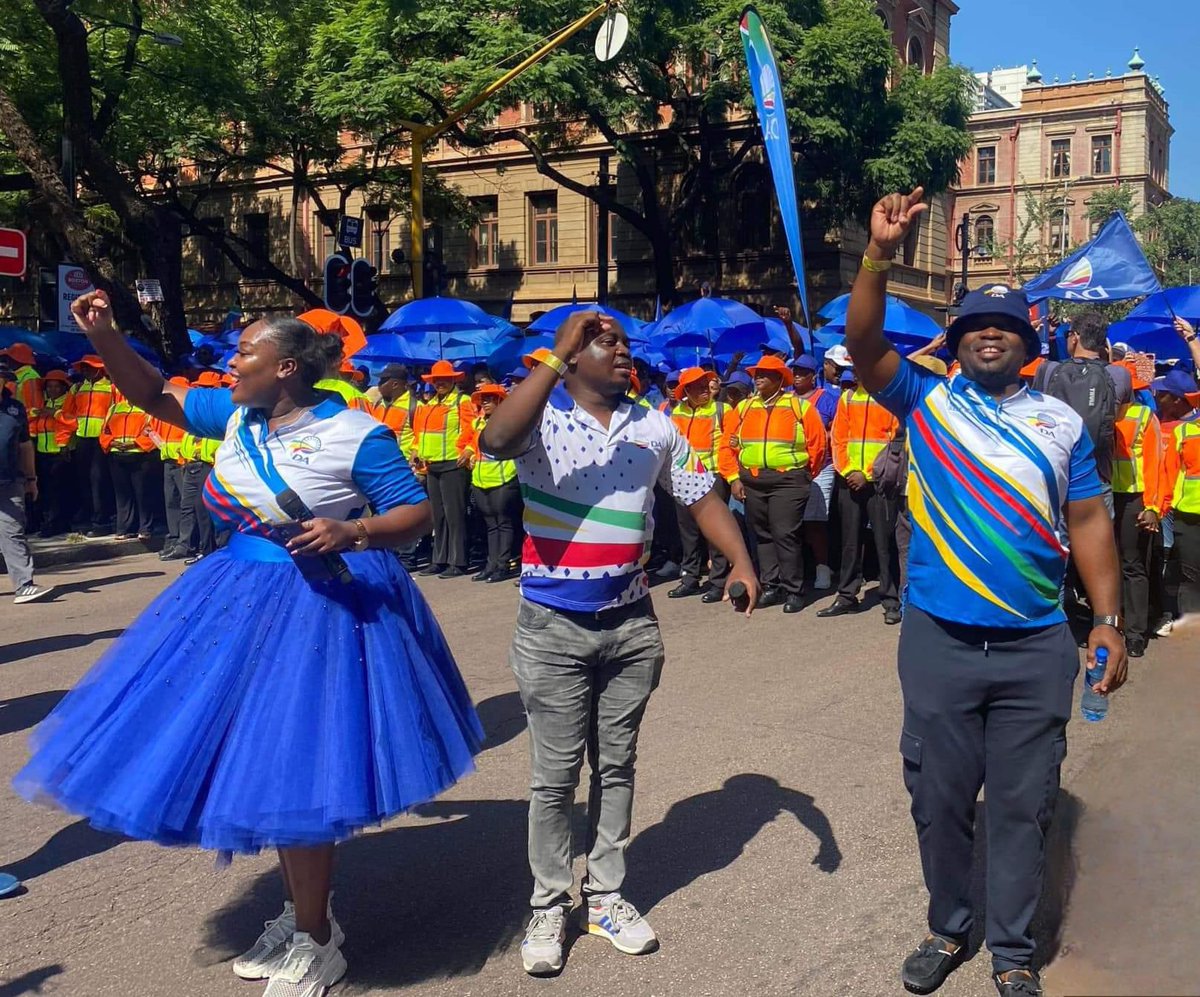 NicholasNyati's tweet photo. 🇿🇦 A historic moment. DA Leader John Steenhuisen addressed the crowd at the Union Building lawns, the office he will assume when the DA topples the ANC at the general elections. Join the mission to rescue SA.

Get the full DA manifesto at https://t.co/z8Xj26WQFJ

#DAmanifesto https://t.co/xBoKeQZHAF