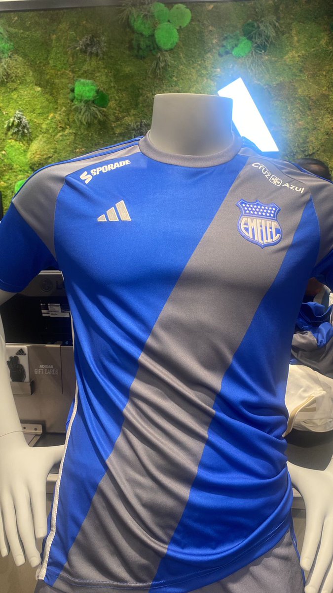 PaquinAzul's tweet photo. Sinceramente esta hermosa 🥰🥰🥰💙💙💙💙,  está vez se pasaron de calidad  @adidas @adidasfootball @CSEmelec #Emelec #Adidas https://t.co/CEzsKatmDT