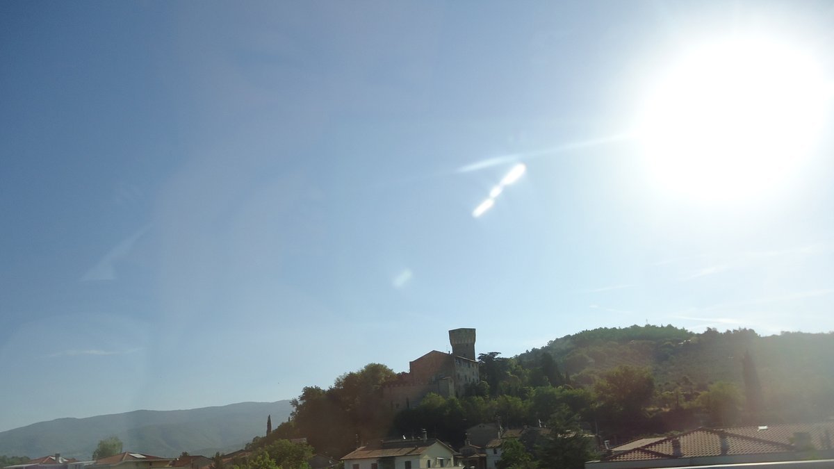 Castello di Castelnuovo, Subbiano, Italy 🇮🇹 

#tft #goodmorning #italy #buongiorno #italia #travel #traveler #tuscany #sun #thephotohour #tuscan #traveller #journey #travelbytrain #photographer #stormhour #travelphotography #subbiano