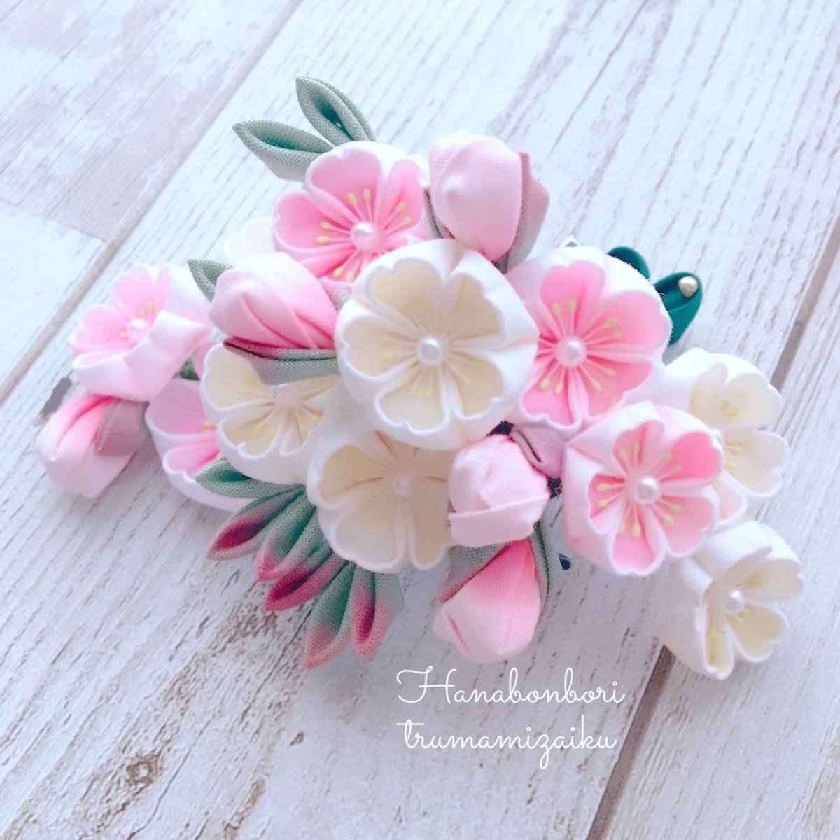 kanzashi1616's tweet photo. #私が魅せる可愛いの世界
パステルカラーのつまみ細工です
オーダーメイドで制���しています

#ハンドメイド #ハンドメイド作品 https://t.co/zcPy7SwQBv