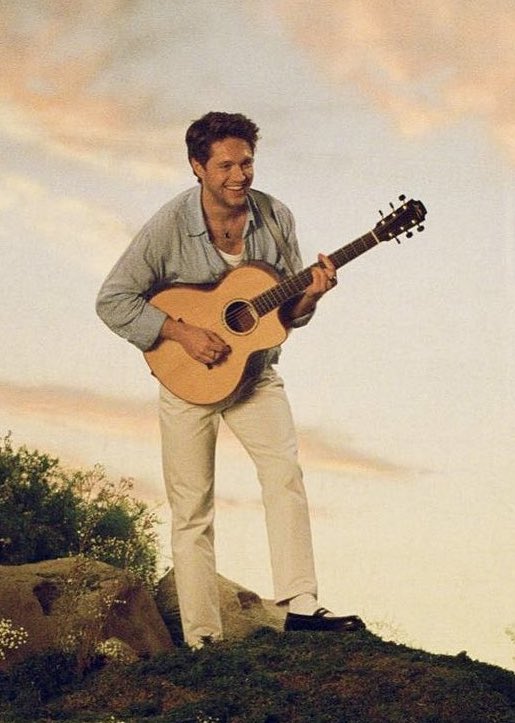 niallontours's tweet photo. 1 year ago, Niall released “Heaven” ⛅️🕯️ https://t.co/fD8kAmhmGn