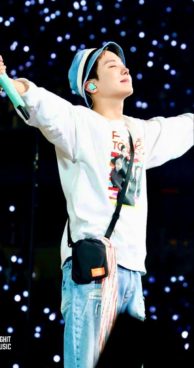 AniqaReshmi's tweet photo. Happy birthday J-hoooooooooope🥳
Many many happy return's of the day💗. Stay healthy, stay safe and always be happy😊. I love you soo much💜☺️ https://t.co/fBzBJ4b1sc