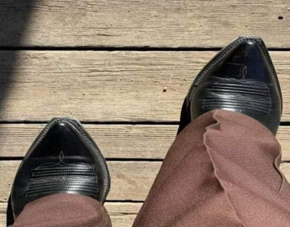 MaritoSaldivarr's tweet image. Hoy todo el día tendré en repeat mi playlist con las dos canciones nuevas de la @Beyonce #texasholdem #16carriages 🎧 🏜️