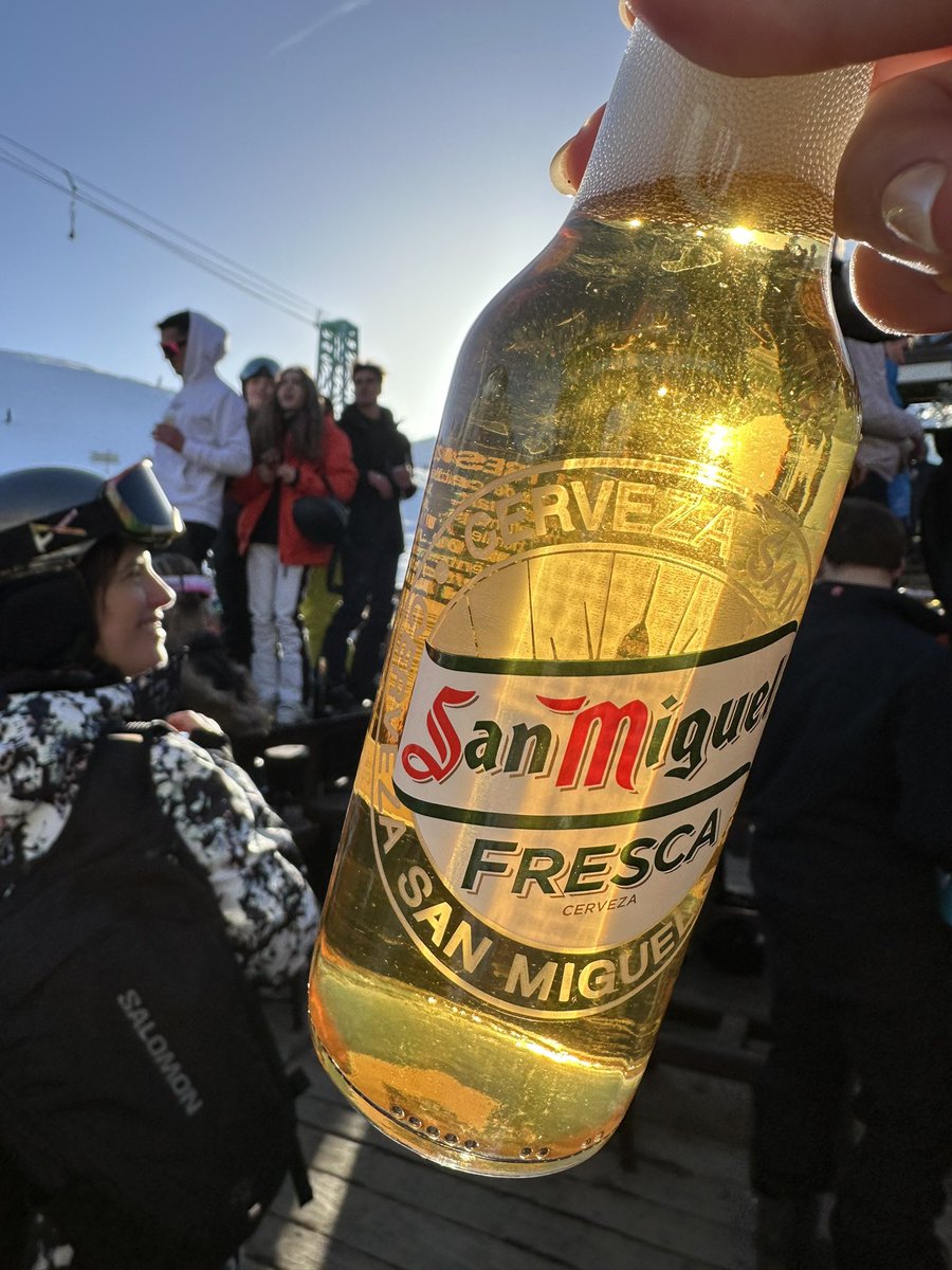 subterfugia's tweet photo. Perdón Corona…  #LaFolieDouce https://t.co/Dn7f1Sg7ne