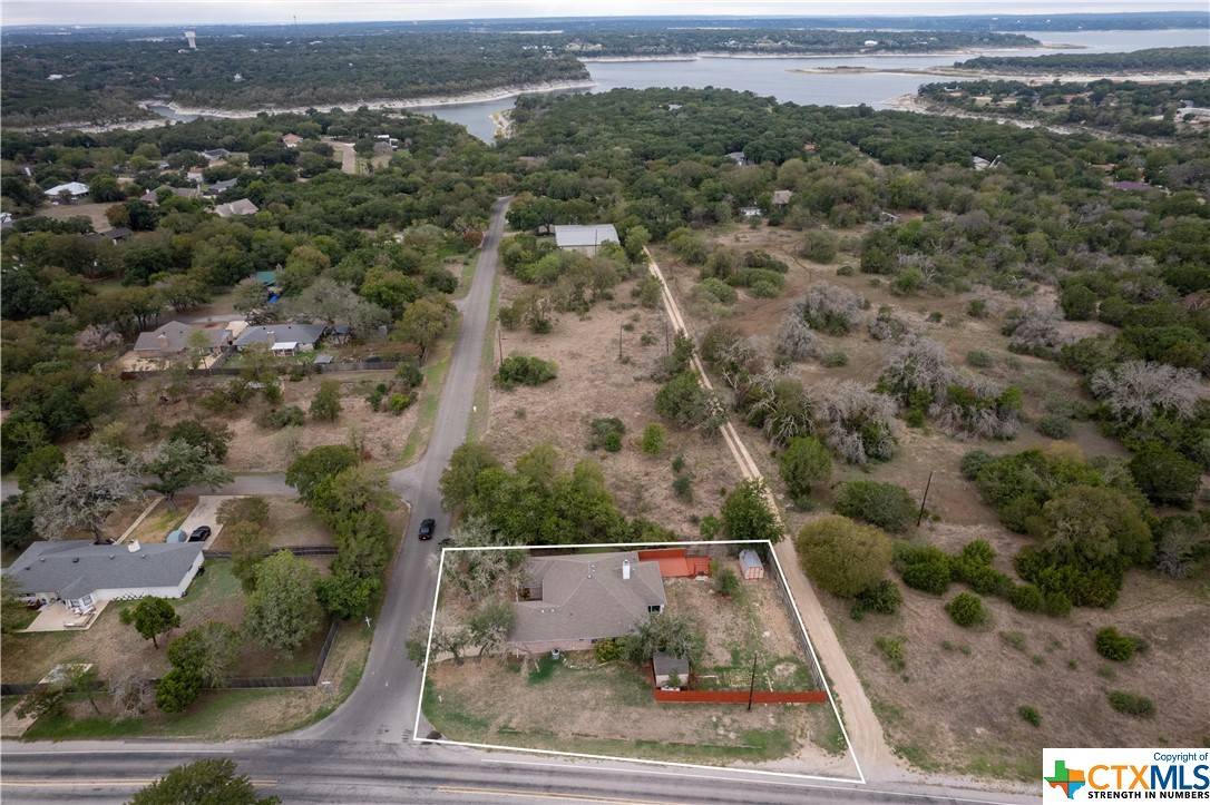 SimplySoldTexas's tweet photo. New Listing Price: $335,000!!
2 Cheyenne Trail in Morgan's Point, Just minutes from Belton Lake.
See more here: https://t.co/tIQcvvfn1a https://t.co/7llxKFubJK