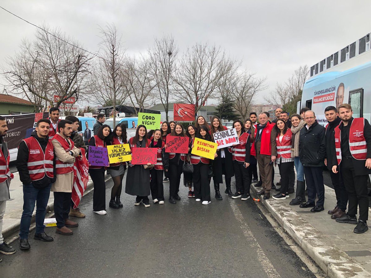 Beylikdüzü Belediye Başkanımız ve Başkan Adayımız <a href="/mmuratcalik/">Mehmet Murat Çalık</a> ile birlikte, kıymetli yol arkadaşlarımızın katılımıyla; Seçim Koordinasyon Merkezimizin açılışını gerçekleştirdik.