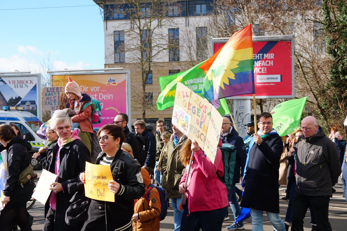 Mit über 5000 Menschen haben wir heute in Magdeburg ein starkes Zeichen für unsere offene Demokratie gesetzt. Die Menschen in diesem Land haben keine Lust, sich ihre Demokratie durch Rechtsextreme in- und außerhalb von Parlamenten beschädigen zu lassen. #md1702