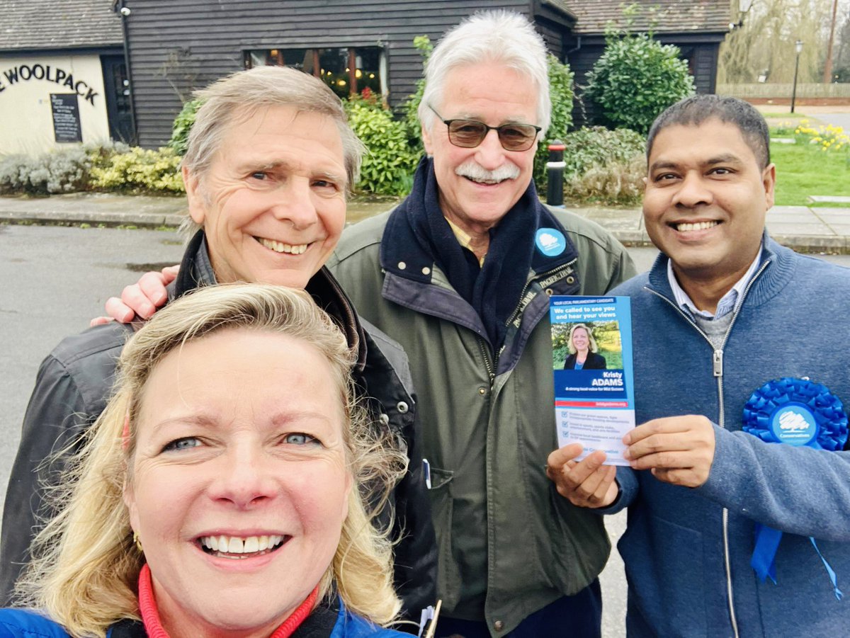 MiahMustak's tweet image. Lovely morning out canvassing in Burgess Hill with our fantastic conservative parliamentary candidate Kristy Adams @Kristy_UK , very supportive response on the doorstep🙏
