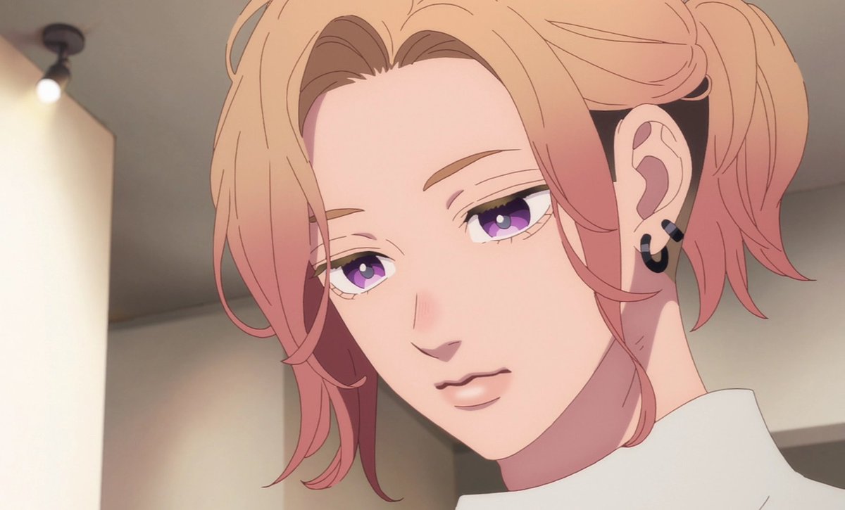 goboee's tweet photo. He’s so androgynous like if a man and woman had a baby https://t.co/WxTND78EnS
