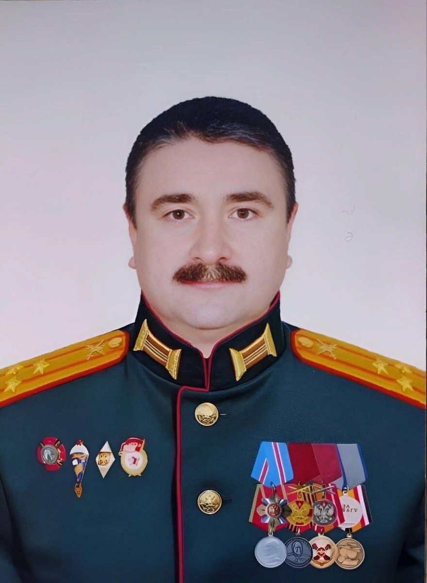 От тяжелого ранения и потери крови в госпитале Севастополя скончался Магомед Камильевич Магомеджанов–заместитель командующего 18 армии.
Бывший командир 61 Краснознамённой Киркенесской бригады морской пехоты в 2008-2010. 
Спутник скорбит. Север помнит.
Второй слева–ст. лейтенант