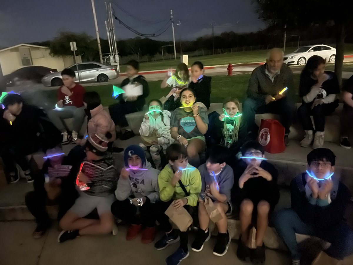 Another stargazing event in the books 🤩 We had a great evening and the kids enjoyed all the activities. Thank you @SollarsAmalia and @NISDScience for working so hard on this 💙 #YoungAstronauts @NISDMcAndrew