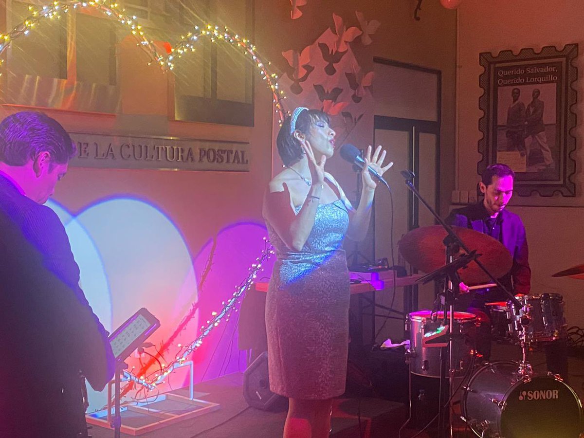 Así se vivió este amoroso 14 de febrero en “La Casa de la Cultura Postal”

Tuvimos una espectacular velada con <a href="/ejozz_oficial/">Ejozz</a> en concierto.

Y por ser una noche especial, acompañamos esta experiencia con una deliciosa cena romántica.

Gracias a todos nuestros acompañantes 🤩