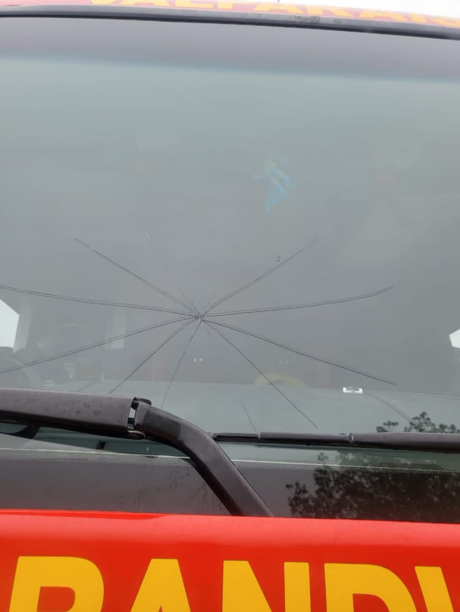 ⚠️#Valpo Delincuentes Apedrean Carro de #Bomberos Cuando Concurria a Emergencia.