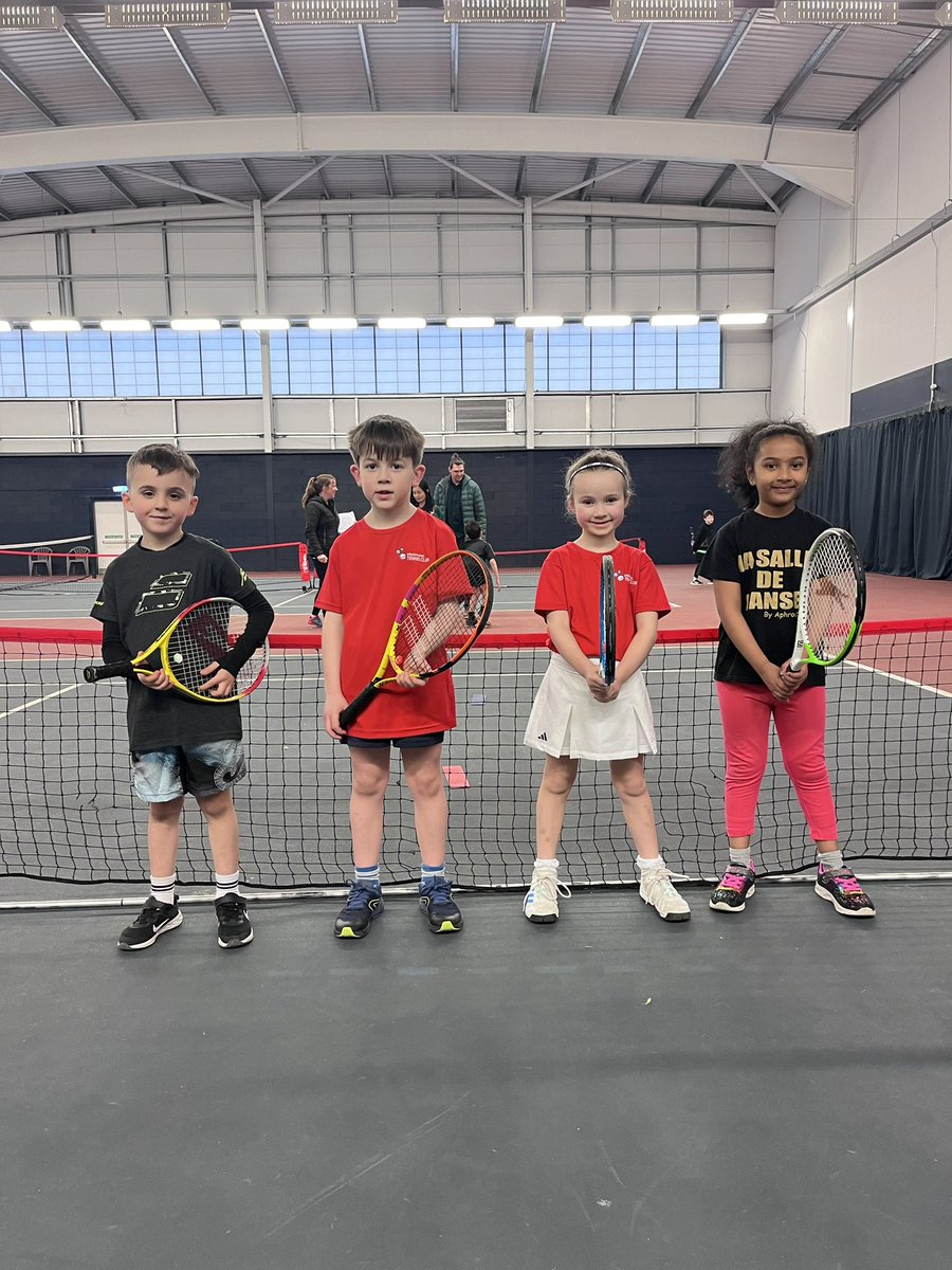 A HUGE well done to our 8U team, playing against our friends @HillheadTennis in the winter league. Lots of brilliant rallies & fabulous tennis on show. 👏🙌🥁🎾