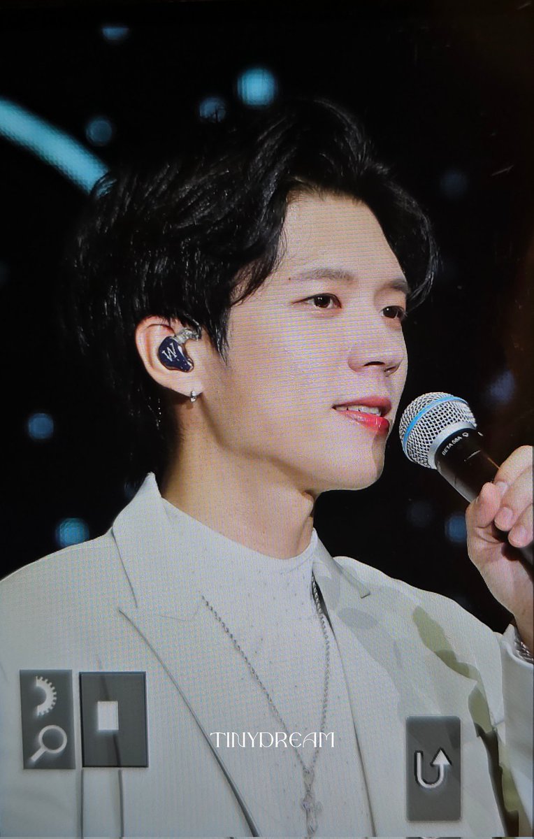 240217 WHITREE in 홍콩 #우현 #남우현 
🥰