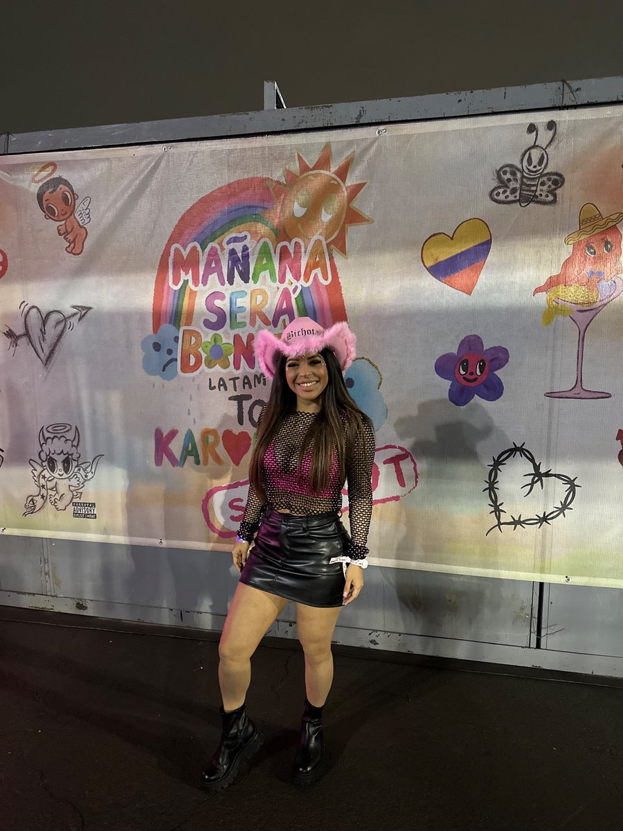 laura_dma's tweet photo. La mejor noche de mi vida 🌈💕 #mty #MSBfest @karolg https://t.co/J3eI8fks4a