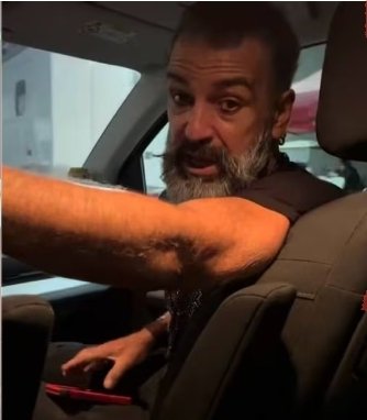 JORGE ALIS :

-2019: "Emocionado de manifestarme el 18-O en Plaza Ñuñoa por un Chile más justo."

-2024: "Me censuraron estos hijos de pu.a para no incomodar a Boric!"