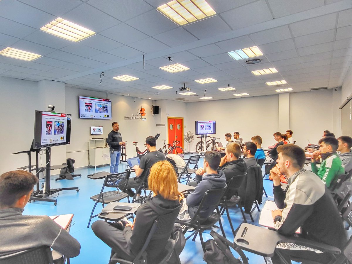 🙌🙌 <a href="/ZabalaMikel/">Mikel Zabala</a> lo ha vuelto a conseguir 🙌🙌

Entrenamiento por Potencia y Test de Campo en Ciclismo con uno de los máximos exponentes del entrenamiento científico

Sesiones teórico-prácticas excepcionales en nuestro <a href="/MasterARDC/">Máster Alto Rendimiento Deportes Cíclicos (@umu)</a> <a href="/HPSportsSci/">Human Performance & Sports Science</a> <a href="/umucafd/">CAFD UMU</a>