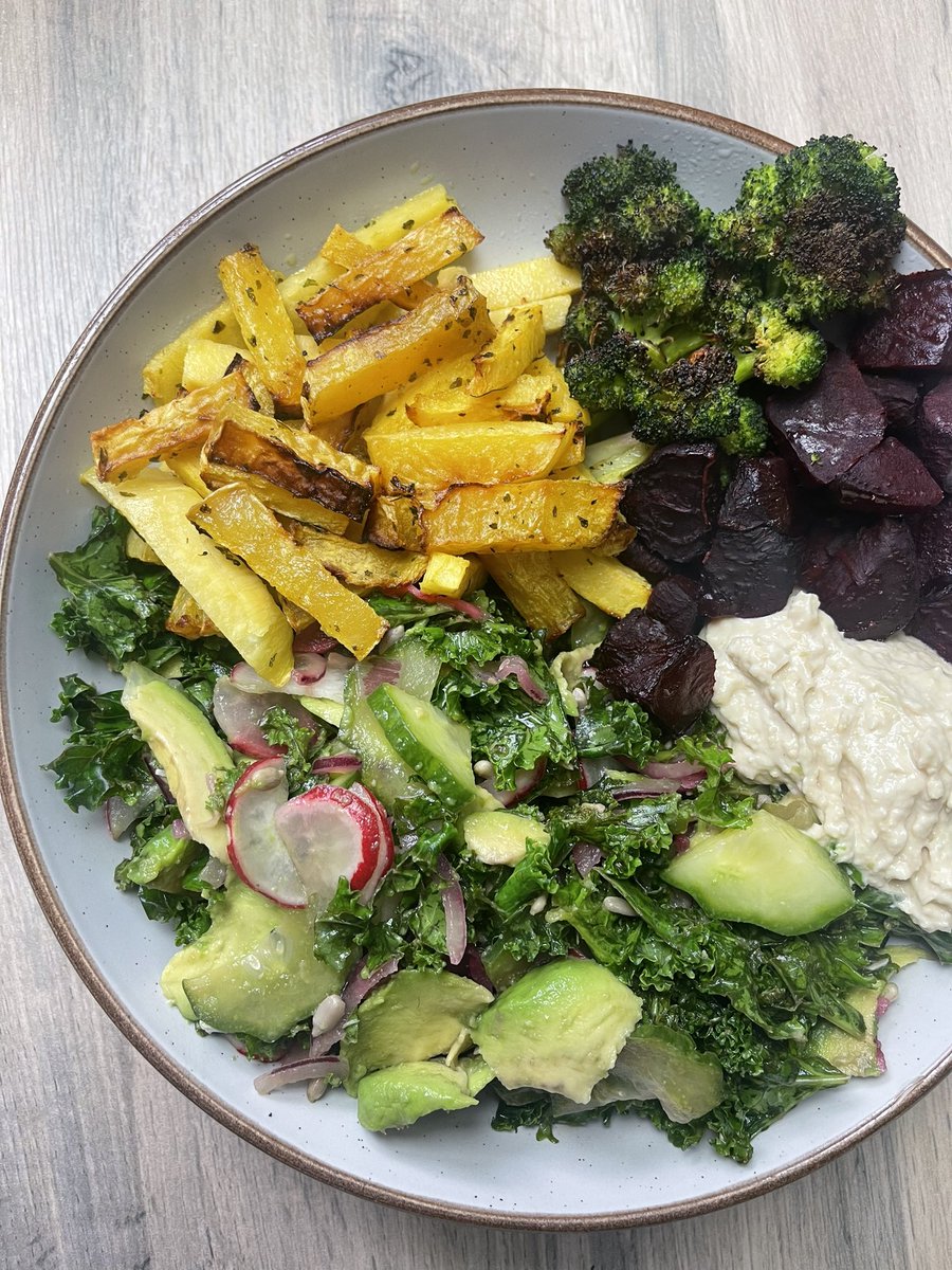 4everfloless's tweet image. In this journey keeping it simple &amp;amp; eating the rainbow is the way to go.

Lunch:
🌱Air Fried rutabaga fries &amp;amp; broccoli 
🌱Steamed beetroot 
🌱Hummus
🌱Kale salad
 (red onion, radish, cucumber &amp;amp; avocado)
.
.
#whatieat #plantbasedmeal #plantbased #plantbasedfood