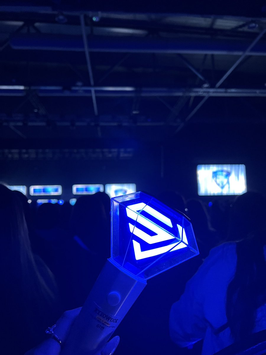 mirwwt's tweet photo. 2024.02.17 
SUPER JUNIOR LSS THE SHOW : TH3EE GUY IN HONG KONG 

독일로 유학을 가기 전에 오빠들을 만날 수 있어서 다행이에요!🥹🥹🥹🥹🥹
#슈퍼주니어 #이특 #신동 #시원 #슈퍼주니어_LSS
#chisinlsshk #chisinlss https://t.co/BBmcwFAi8i