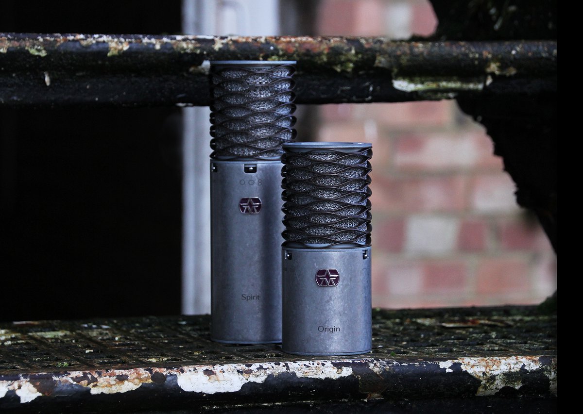 Aston_Mics's tweet photo. Mic Wars ππ₯ Which is YOUR go to vocal microphone.. Spirit or Origin? It's a common misconception that these mics sound the same due to the similar design. The truth is they both have their own unique tone.
#astonmics #astonspirit #astonorigin #studiomic https://t.co/GhUSpzzR3A