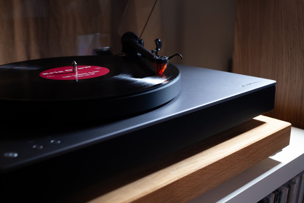 Listening room with Cambridge Audio setup
(photo: Barnaby Nutt / Liam McMillan)
#cambridgeaudio #hifi #sound #setup #system