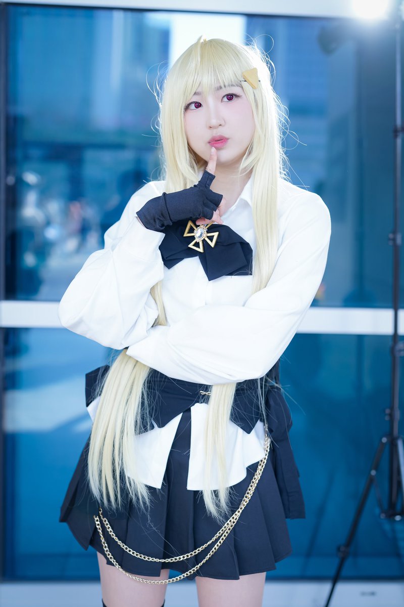 HongNara_v's tweet photo. 이세계 아이돌 

징버거 

Photo by. @aurorian21 https://t.co/WjBU6odFxk