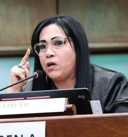 ESCRACHE MORAL | 🇵🇾👊🏻

🔹Se hace viral el escrache moral que realizó la ciudadana <a href="/verorickmann/">Vero Rickmann</a> contra la senadora Yamy Nal, a quien se negó a venderle un objeto que tenía a la venta en el Marketplace.

🔹"Está disponible. Pero a vos no te vendo ni si me pagás un millón de