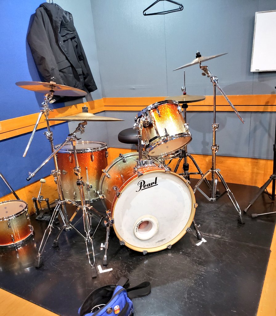 spiritsaaagoago's tweet photo. 本日のスタジオ🥁
バスドラの音が良いなと思ったら、ワタシの大好きなアサプラのヘッドだった🙌🙌
#アサプラ
#sthead
#yymusic https://t.co/GuUdnyjS5M