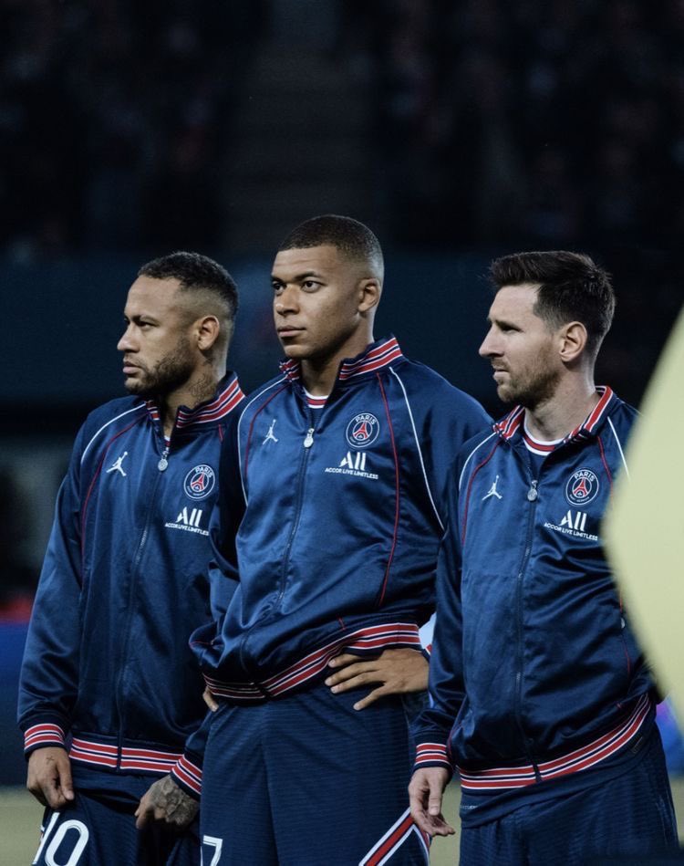assassin46380's tweet photo. Still insane to me that this front 3 never made it to a Champions League Quarter final https://t.co/3zdjqErzVz