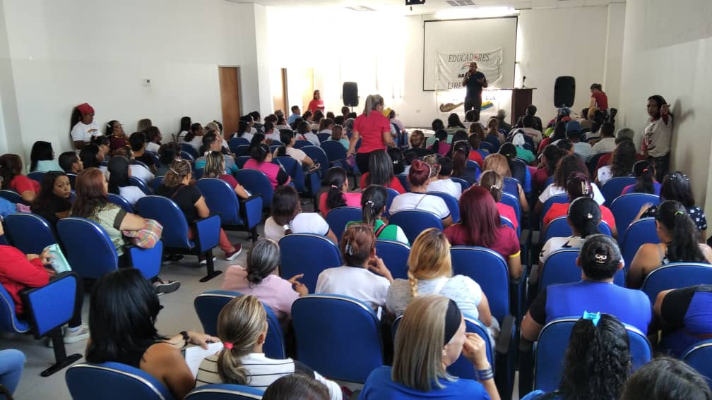 Prof. Leonardo Alvarado (@leoalvacabrera) on Twitter photo Cumpliendo orientaciones de nuestro presidente <a href="/NicolasMaduro/">Nicolás Maduro</a> continuamos debatiendo la 2da linea de transformación por la Independencia plena.
¡Juntos Nosotros Venceremos!
#VivaElPuebloCultor
<a href="/dcabellor/">Diosdado Cabello R</a>
<a href="/_LaAvanzadora/">Yelitze Santaella</a>
<a href="/Soykarinacarpio/">Karina Carpio</a>
<a href="/PartidoPSUV/">PSUV</a> Cumpliendo orientaciones de nuestro presidente <a href="/NicolasMaduro/">Nicolás Maduro</a> continuamos debatiendo la 2da linea de transformación por la Independencia plena.
¡Juntos Nosotros Venceremos!
#VivaElPuebloCultor
<a href="/dcabellor/">Diosdado Cabello R</a>
<a href="/_LaAvanzadora/">Yelitze Santaella</a>
<a href="/Soykarinacarpio/">Karina Carpio</a>
<a href="/PartidoPSUV/">PSUV</a>
