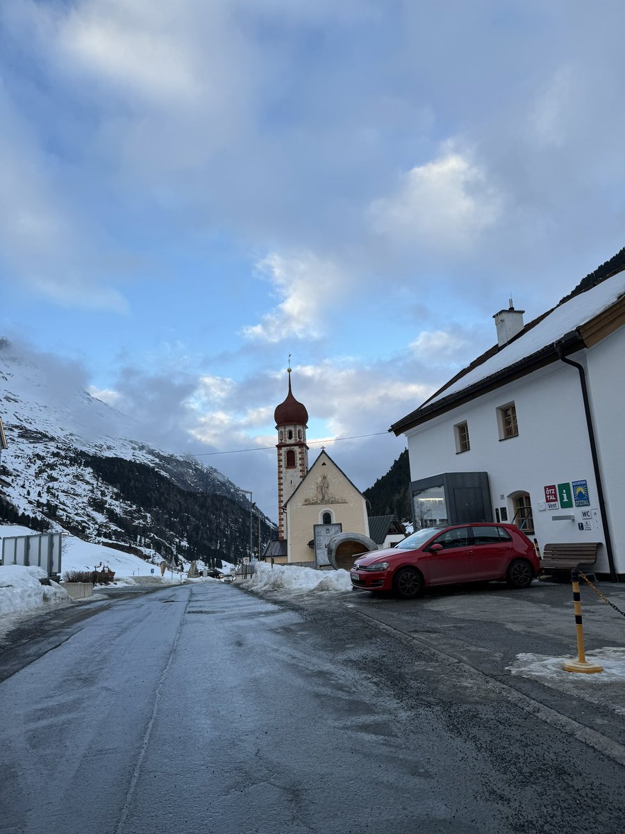 Mariekeduijndam's tweet photo. Wij zijn gearriveerd na het drama op de  #fernpass. Fijne vakantie!! https://t.co/lXl64mV3sL