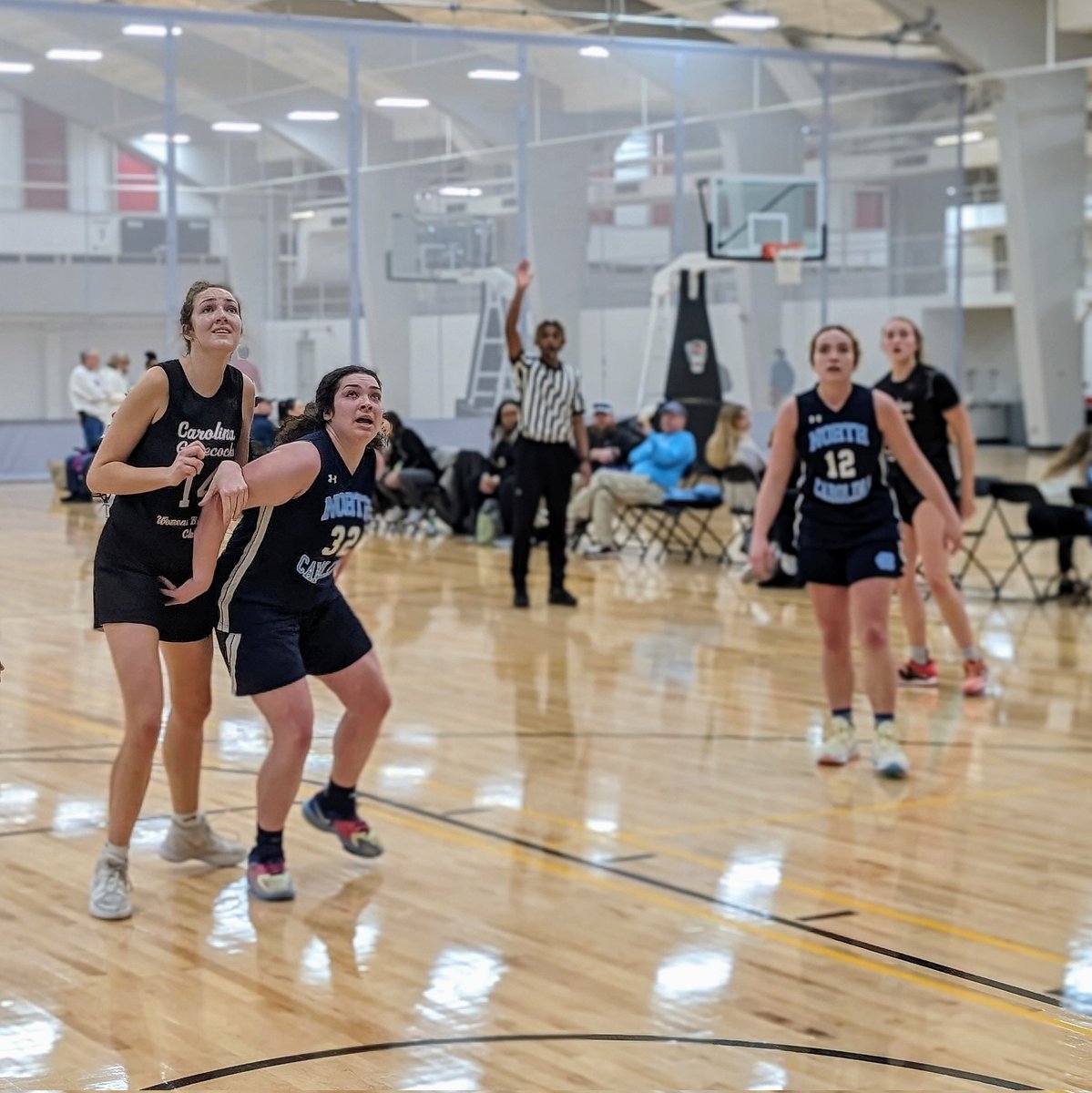 TommyGreen__'s tweet photo. University North Carolina club basketball. My daughter, Emma Green, boxes out a giant! And a bad foul call on her. @FrankNicotero @ryanbmc_ @MattNeverett https://t.co/GPq7TZTTg7