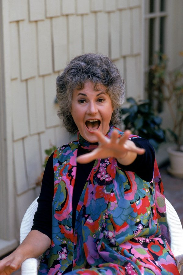 BEA ARTHUR                    GGjSq1jW0AAYb2C?format=jpg&name=900x900