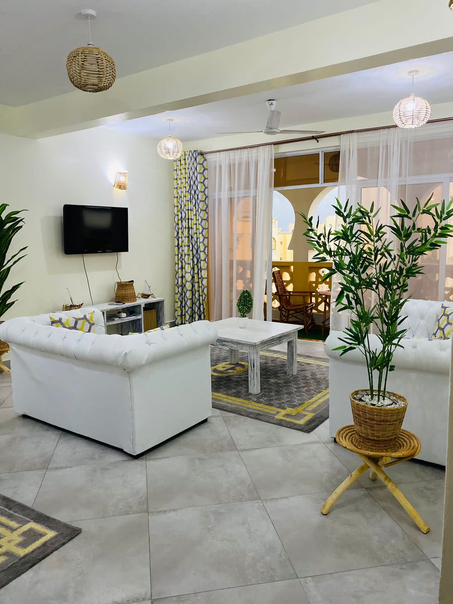 HolidayCoast's tweet photo. 👆🏾👆🏾3 bedrooms furnished apartment in Nyali Links Road 
Near Quickmart Supermarket 
Hot water shower
3 min drive to beach
Free WiFi
Has a total of 4 beds
Has ceiling fans
Secure area
Ample parking
No swimming pool 

Going for Ksh 10,000 per night currently 

#coastholidayhomes https://t.co/HG90Eea0MY