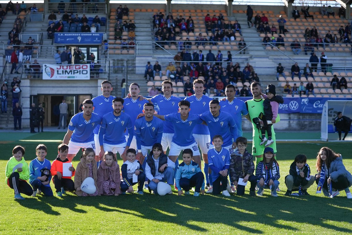 📸 Nuestro once inicial en la lente de <a href="/assmediaes/">assmedia</a> 

#AupaManchego ⚪️🔵
