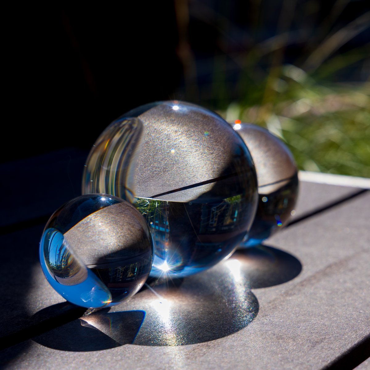 tim_daugherty's tweet photo. It's feeling like spring around here so I broke out my glass balls. #GlassBalls #MagicOrbs https://t.co/cHnCg35S3g