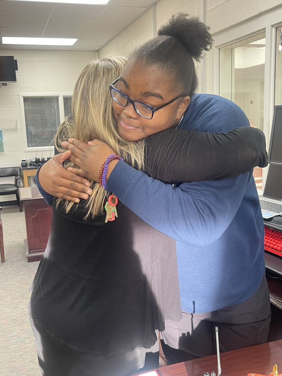 A moment that I truly had to capture! The love and support that our Principal @wilkerson_banks has for our staff!!! Ms. Lester, our clinic aide, taking care of our principal and holding down the front office!!! Our principal thanking her for all that she does to support @WMSHCS