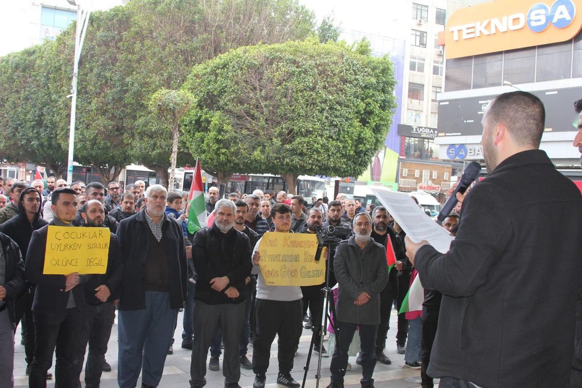 ASİM olarak,
Kudüs için yürüyüş ve basın açıklamamızı gerçekleştirdik.

Kudüs için İnönü Parkında  sözümüzü ve sesimizi yükselttik.

Sende #KudüseSahipÇık Ey Müslüman.