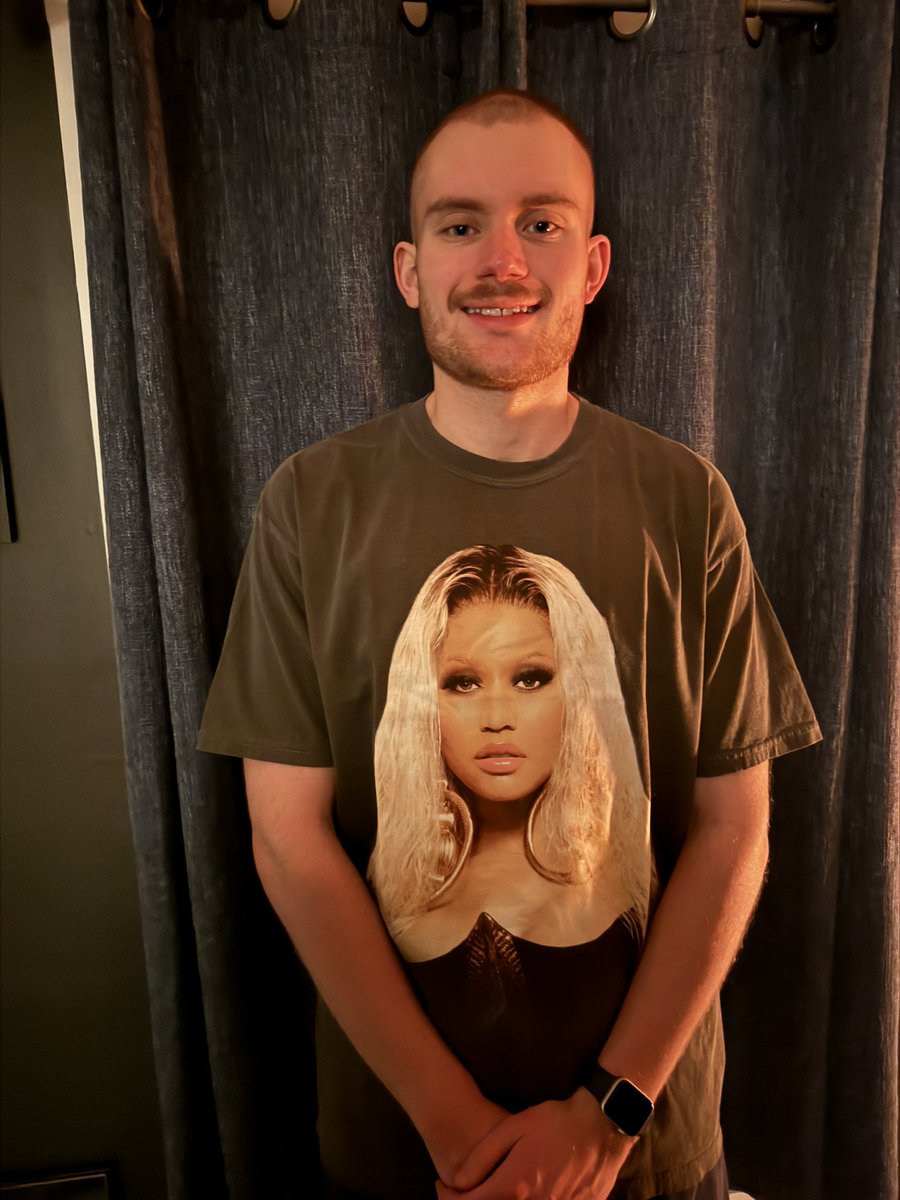 kingfractions's tweet photo. post 4 pictures of you that sum up the #PinkFriday2 era so far. supporting the Queen until I die. https://t.co/B2XSxDCPln